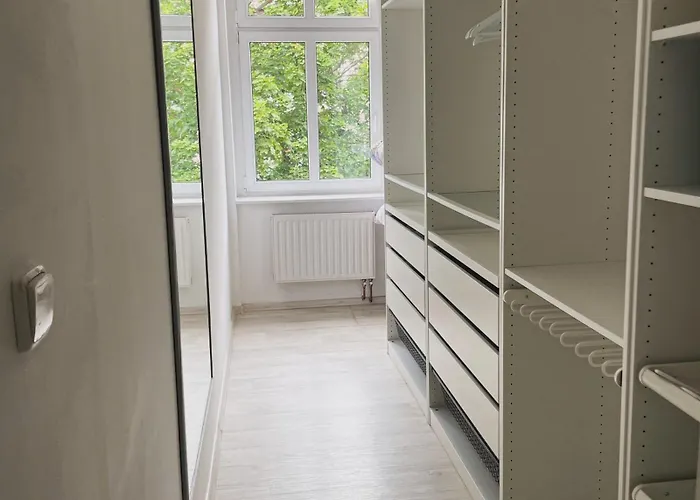 Meg Κάρλοβι Βάρι